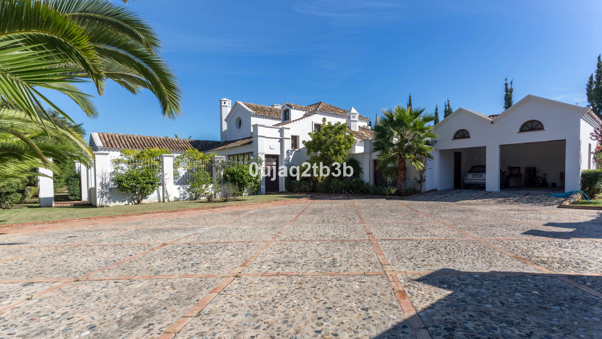 6 Bedroom Villa in San Pedro de Alcántara - Photo 4