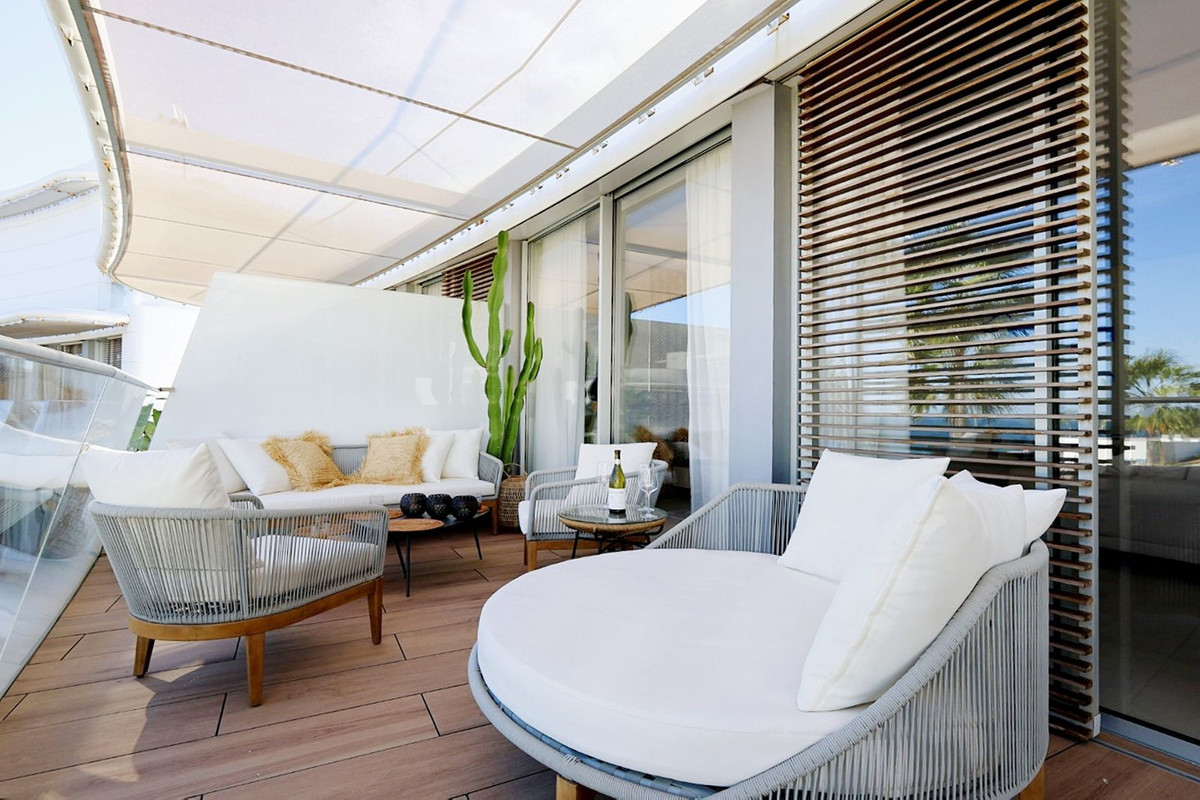 4 Bedroom Apartment in Estepona - Photo 34