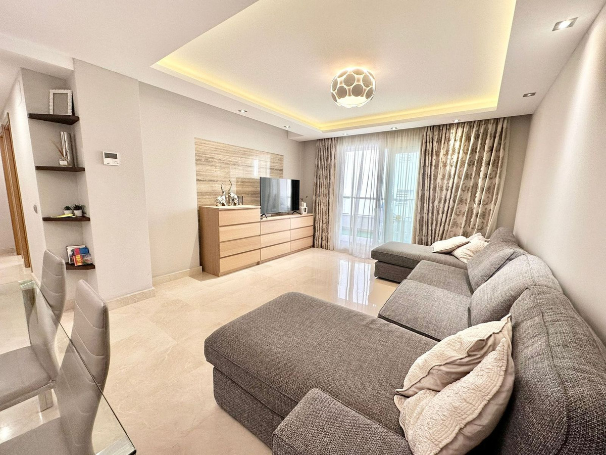3 Bedroom Apartment in San Pedro de Alcántara - Photo 2