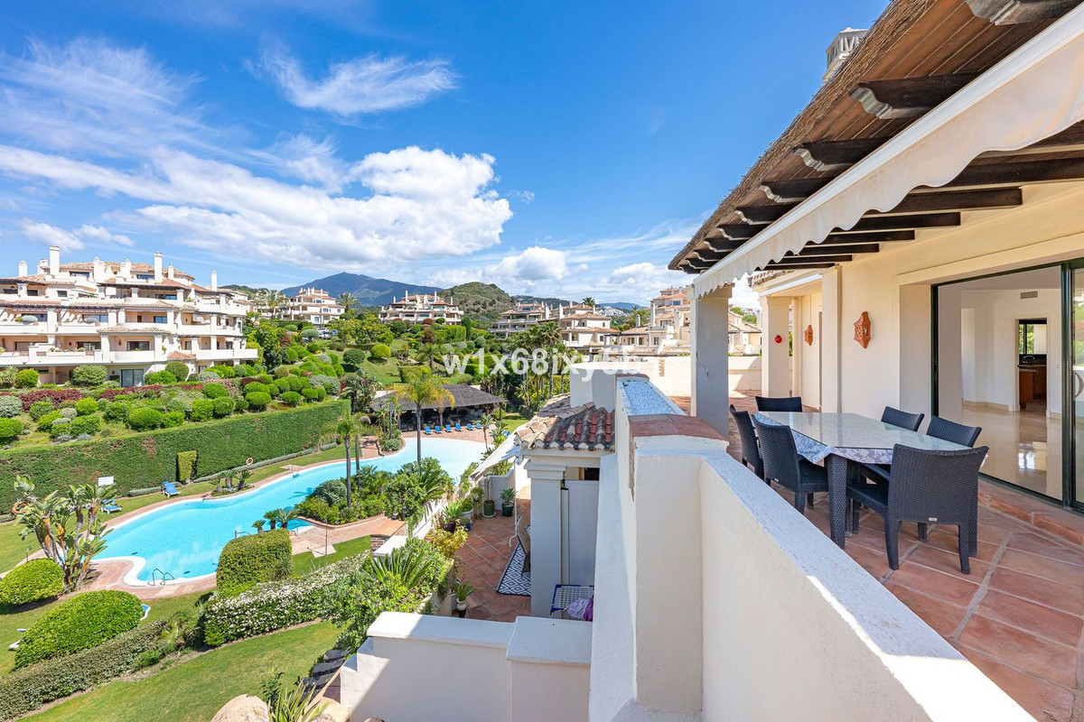 3 Bedroom Penthouse in Benahavís - Photo 8