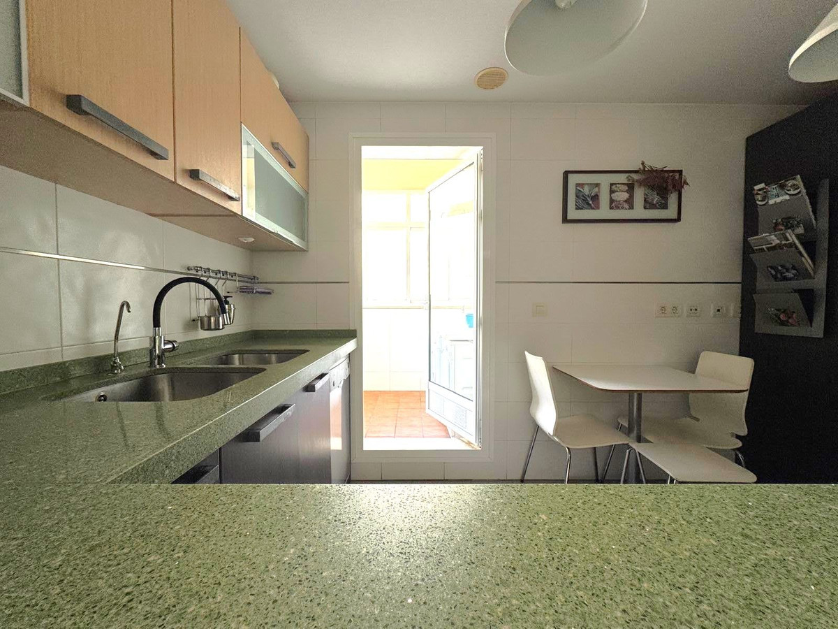 4 Bedroom Penthouse in Torremolinos - Photo 16