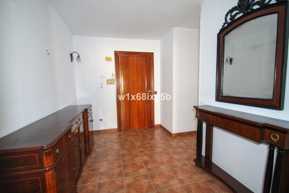 3 Bedroom Apartment in Marbella - Photo 3