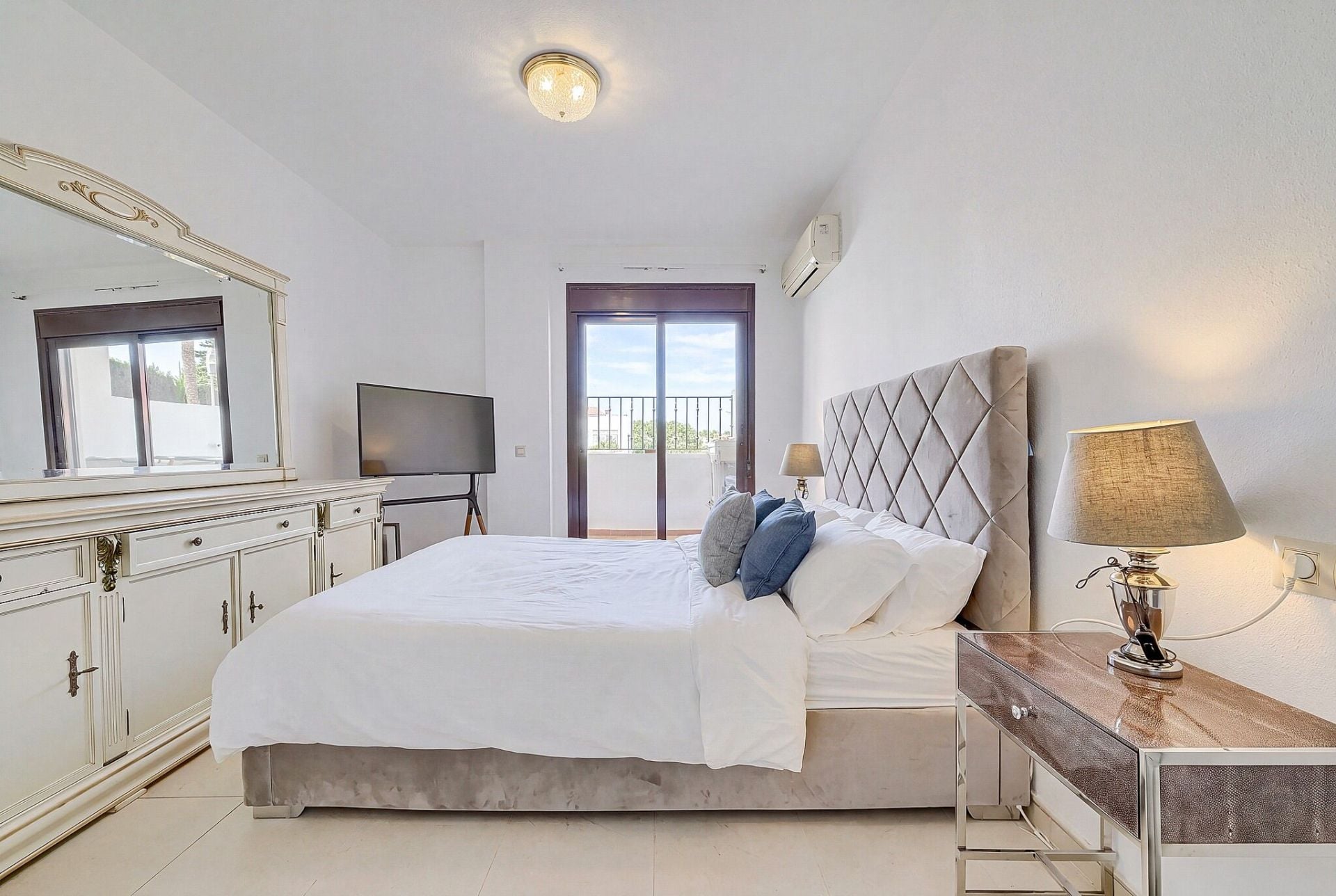2 Bedroom Apartment in Marbella - Photo 11