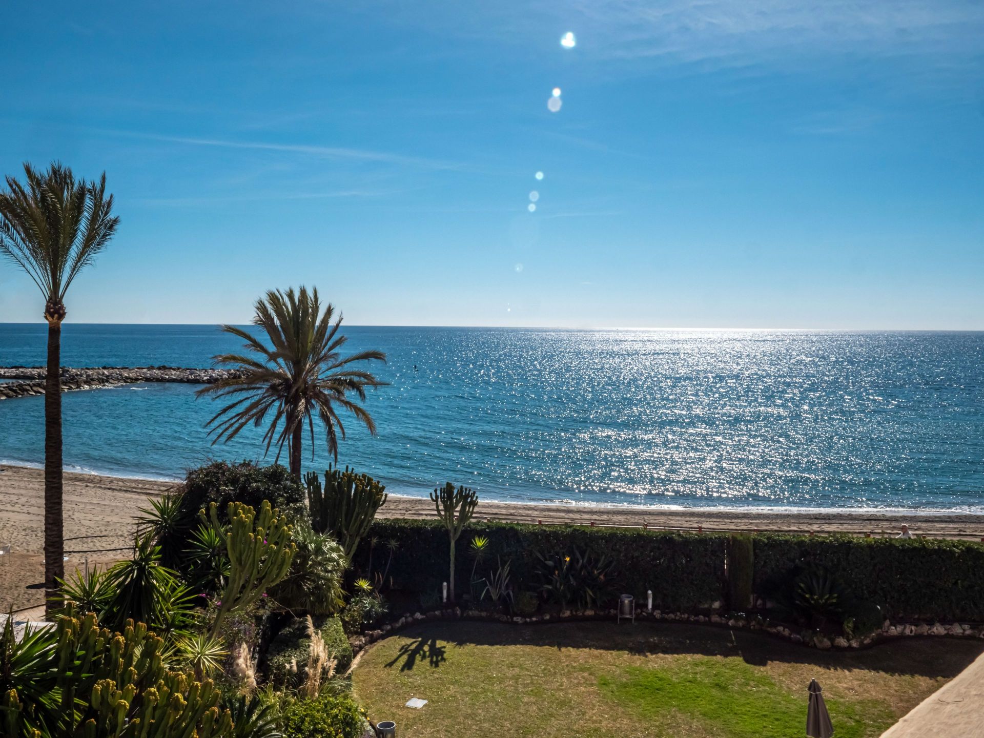 2 Bedroom Apartment in Marbella - Photo 2