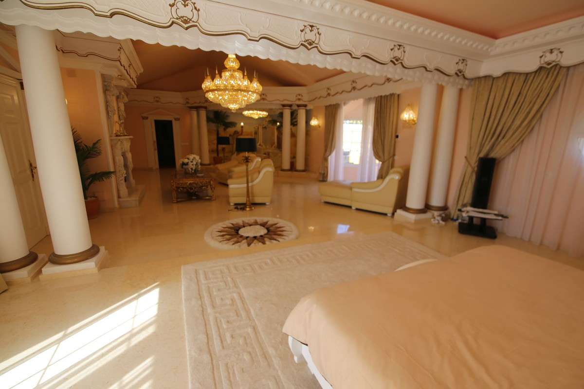 6 Bedroom Villa in Sotogrande - Photo 17