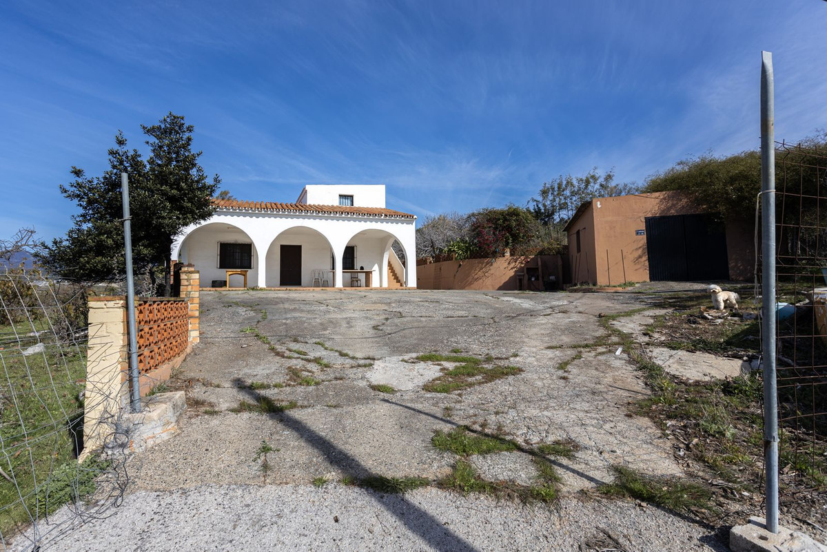30,000 m² Plot in Estepona - Photo 10