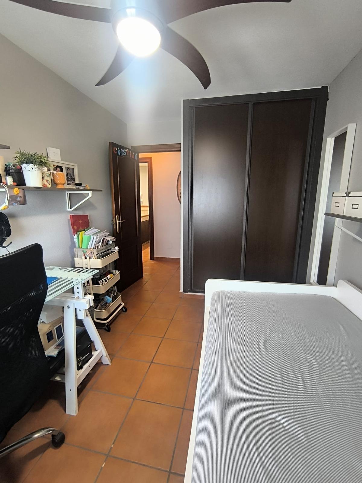 3 Bedroom Apartment in Fuengirola - Photo 9