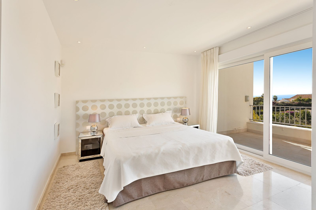 4 Bedroom Villa in Marbella - Photo 43