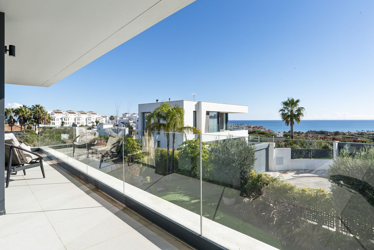 3 Bedroom Villa in La Duquesa - Photo 35