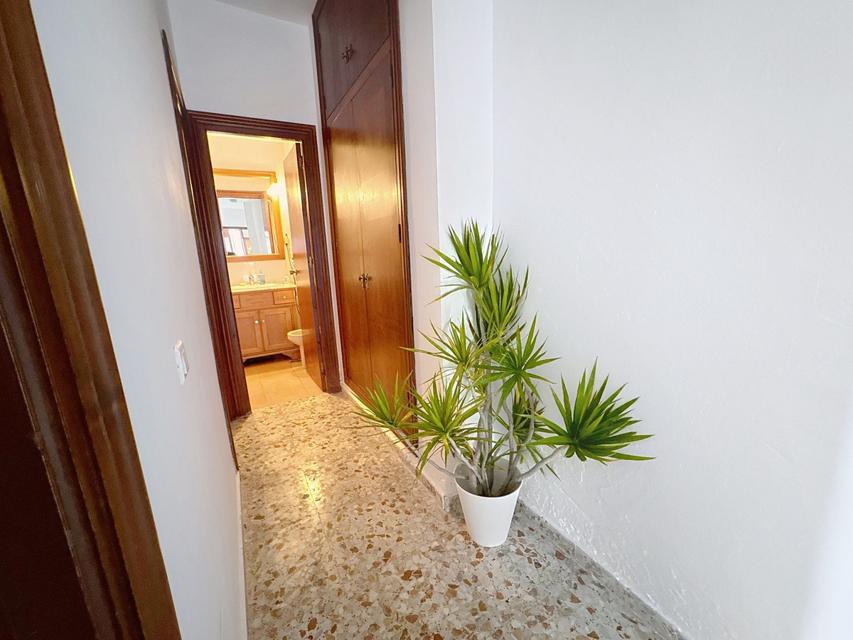 5 Bedroom Villa in Estepona - Photo 17