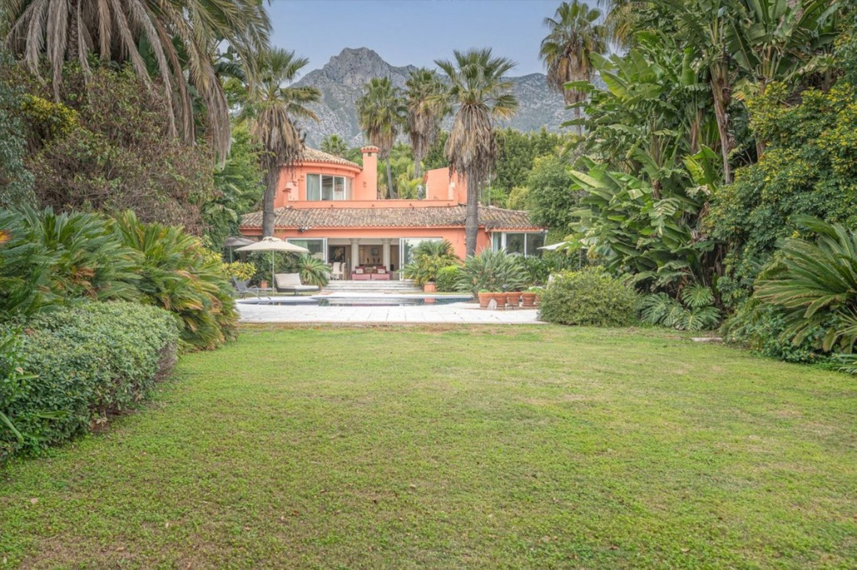 5 Bedroom Villa in Marbella - Photo 26