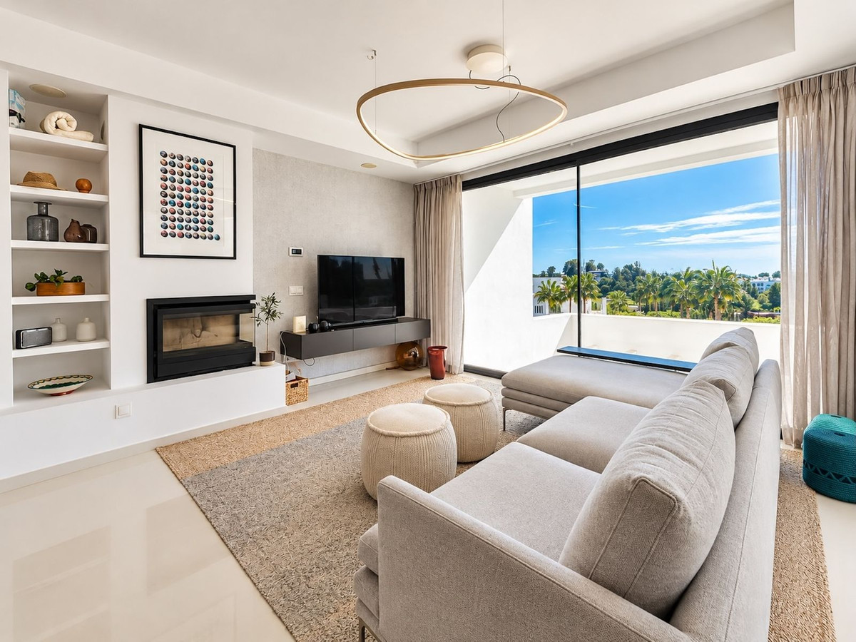 3 Bedroom Penthouse in Benahavís - Photo 4