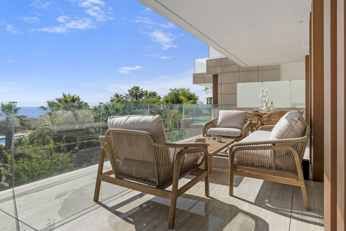 2 Bedroom Apartment in Estepona - Photo 9