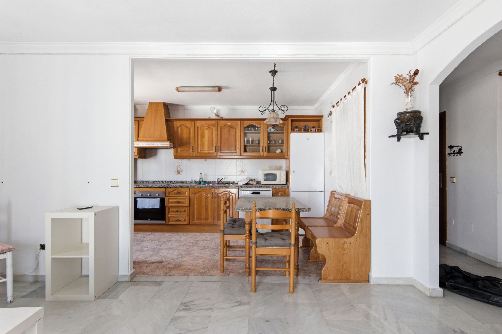 2 Bedroom Apartment in Estepona - Photo 4