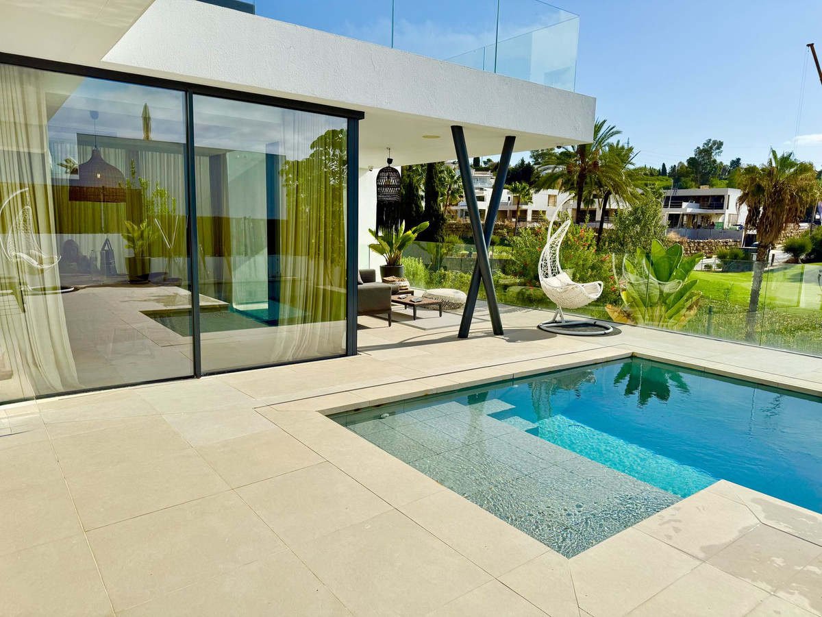 4 Bedroom Villa in Estepona - Photo 8