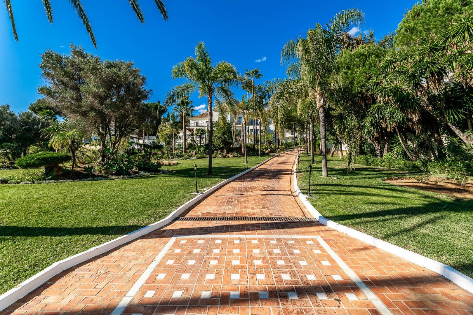16 Bedroom Villa in Benahavís - Foto 16