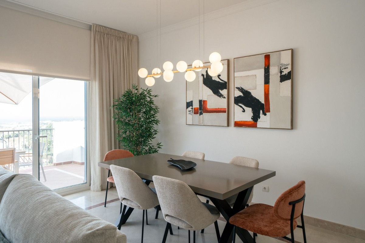 2 Bedroom Penthouse in Benahavís - Photo 6