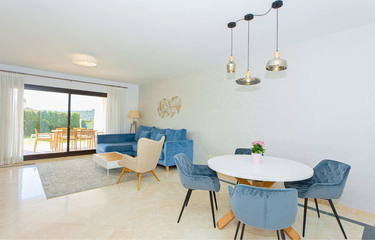 2 Bedroom Apartment in Casares - Photo 2