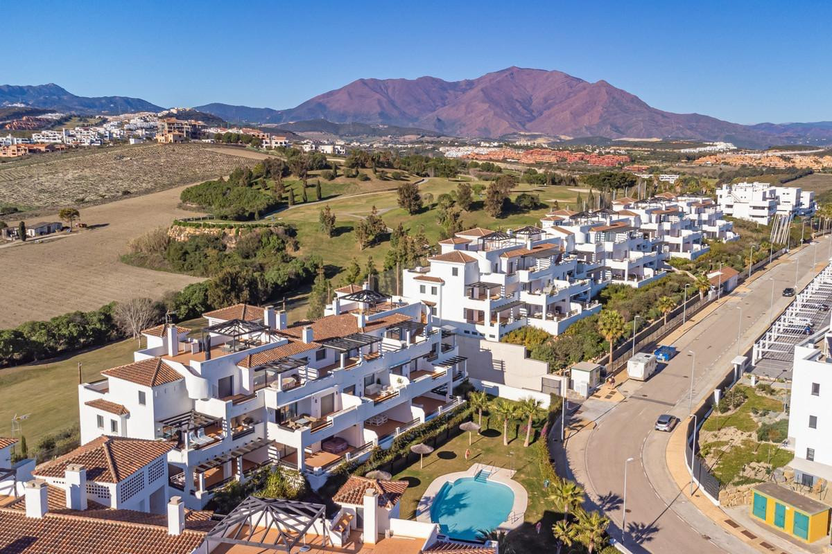 2 Bedroom Apartment in Casares - Photo 2