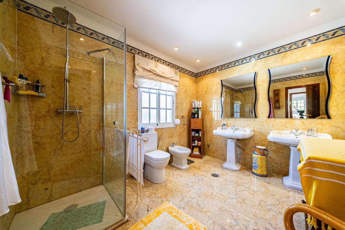 5 Bedroom Villa in Alhaurín de la Torre - Photo 47
