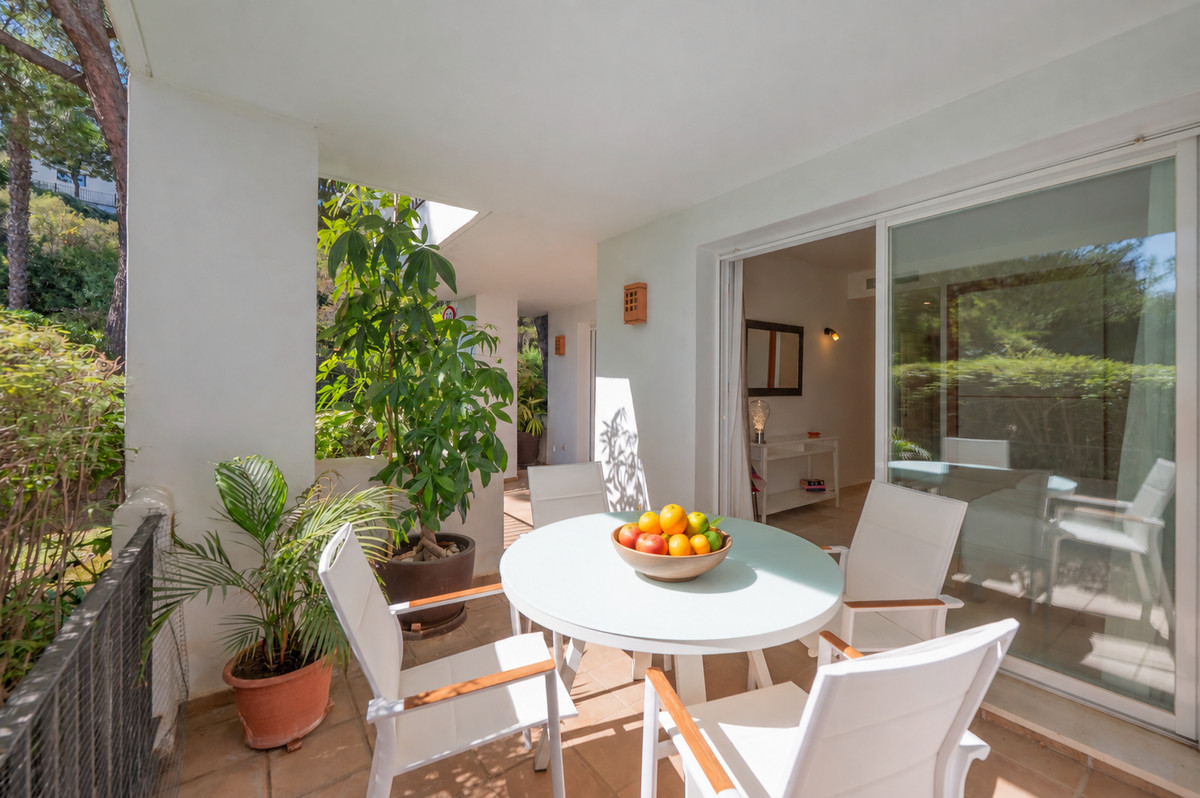 3 Bedroom Apartment in Benahavís - Photo 4