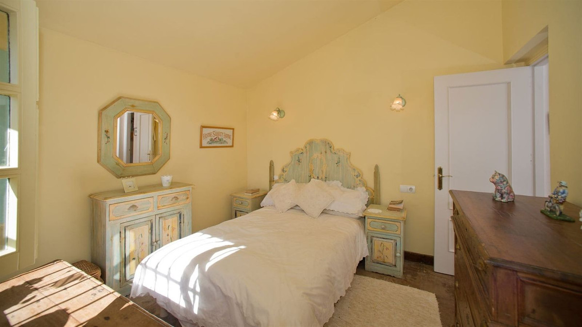 3 Bedroom Country house in Estepona - Photo 11