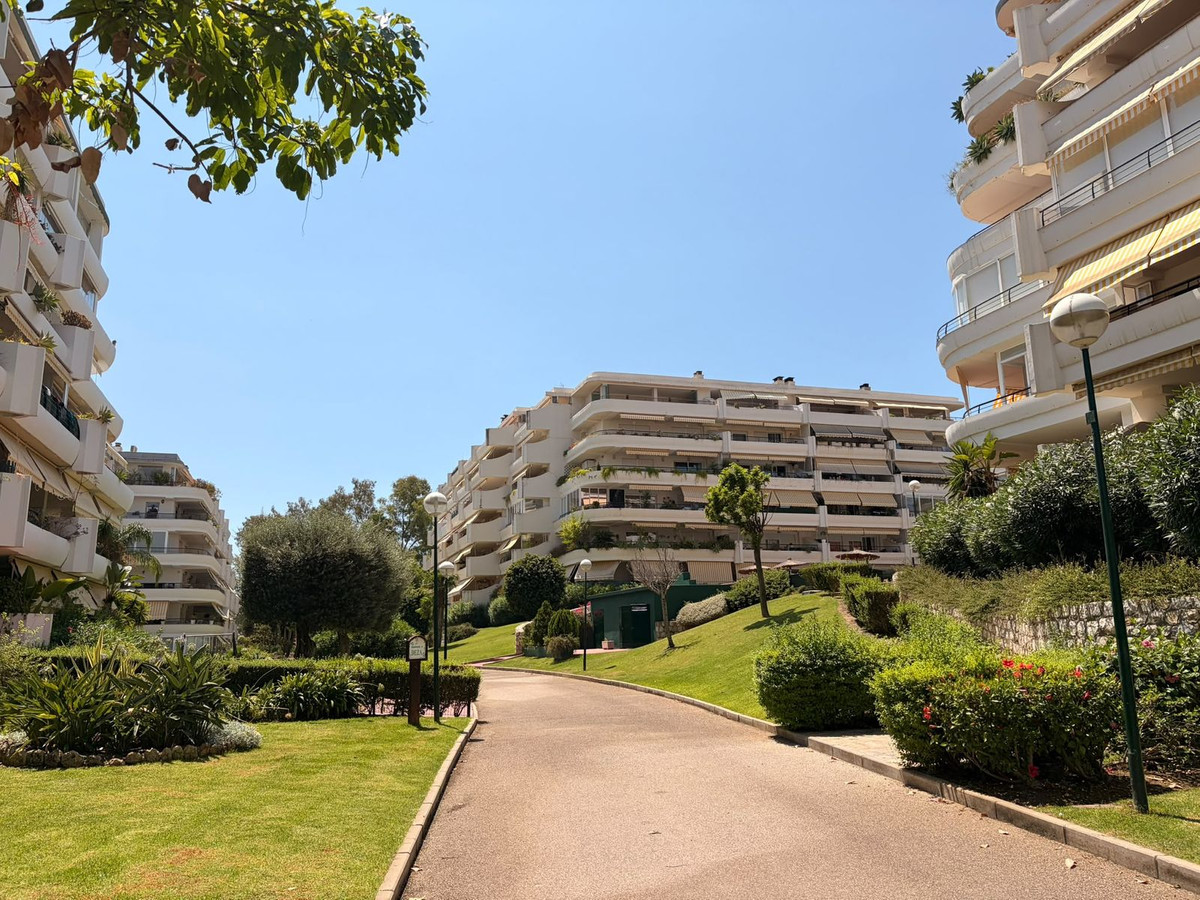 2 Bedroom Apartment in San Pedro de Alcántara - Photo 18