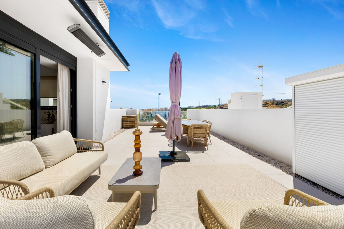 2 Bedroom Penthouse in Estepona - Photo 27