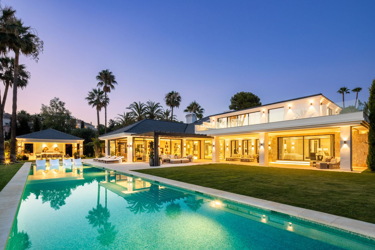 Villa in Nueva Andalucia