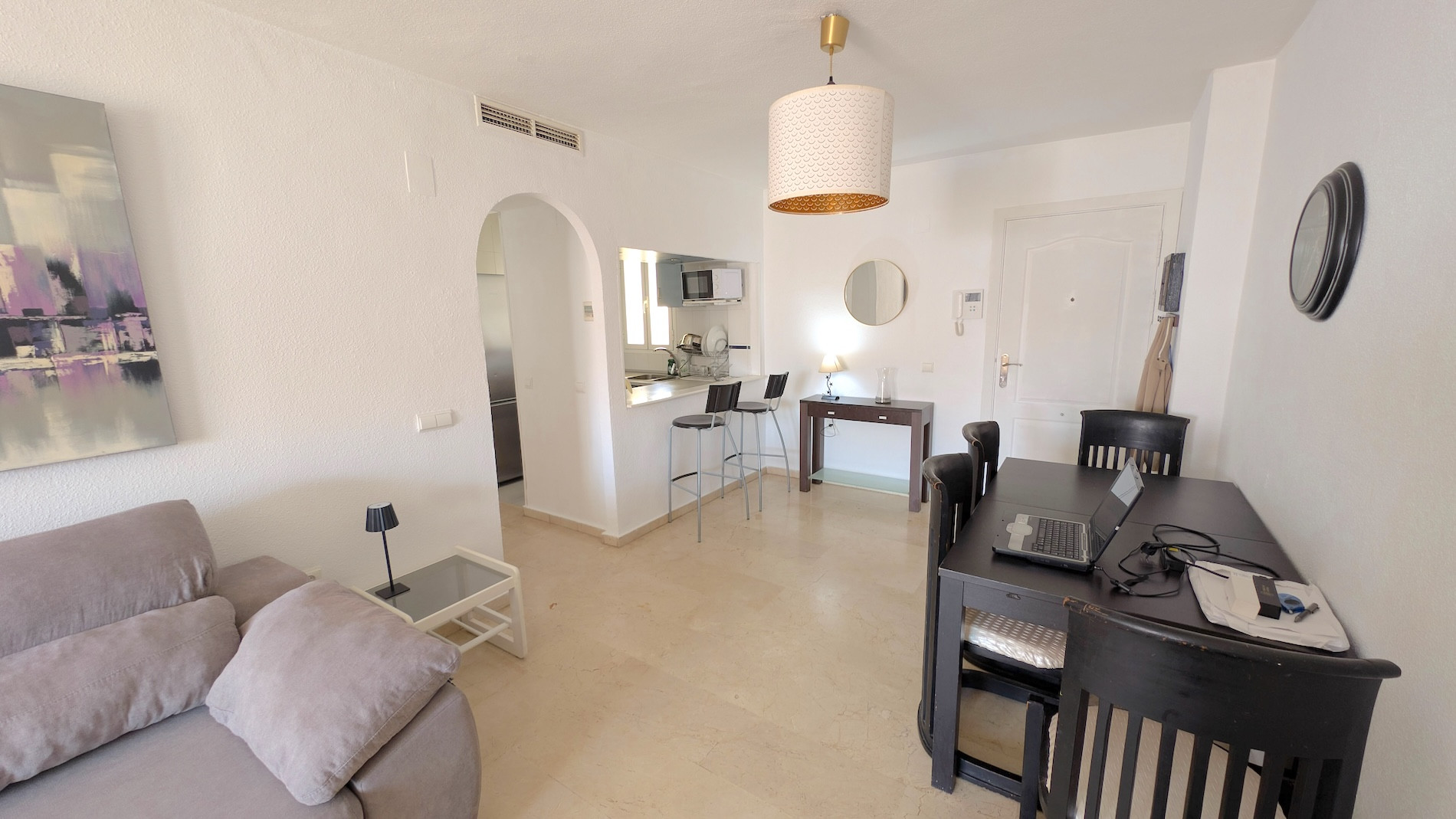 2 Bedroom Apartment in Benalmádena - Photo 3