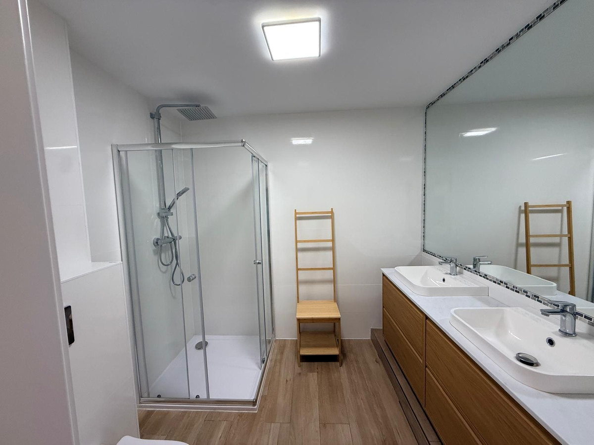 2 Bedroom Apartment in Estepona - Photo 15