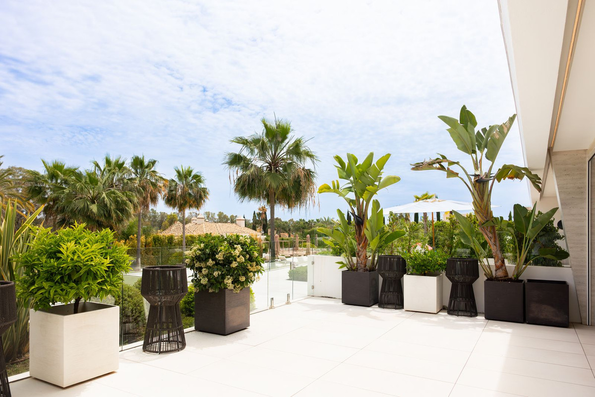 4 Bedroom Apartment in Marbella - Photo 28