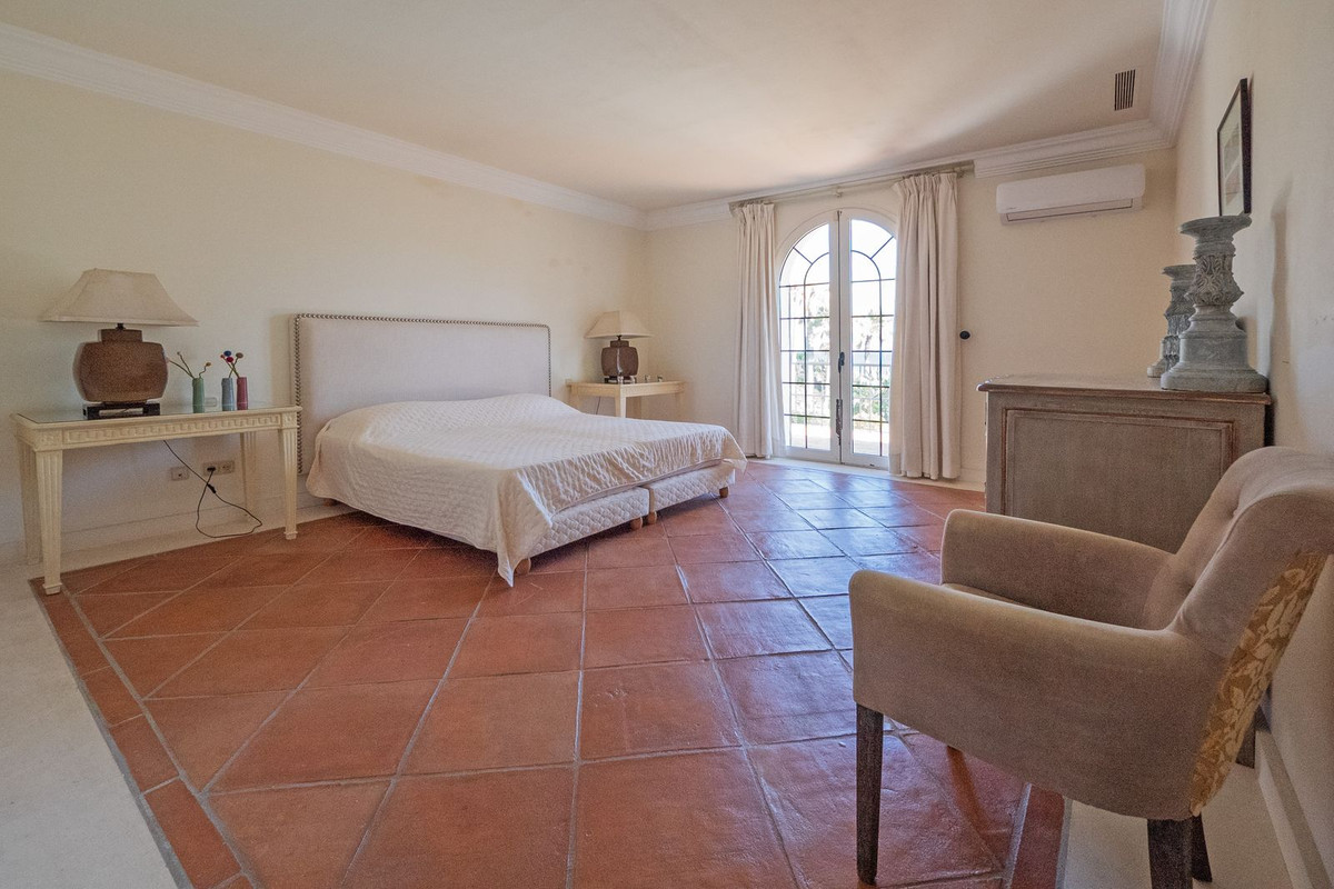 10 Bedroom Villa in Estepona - Photo 31