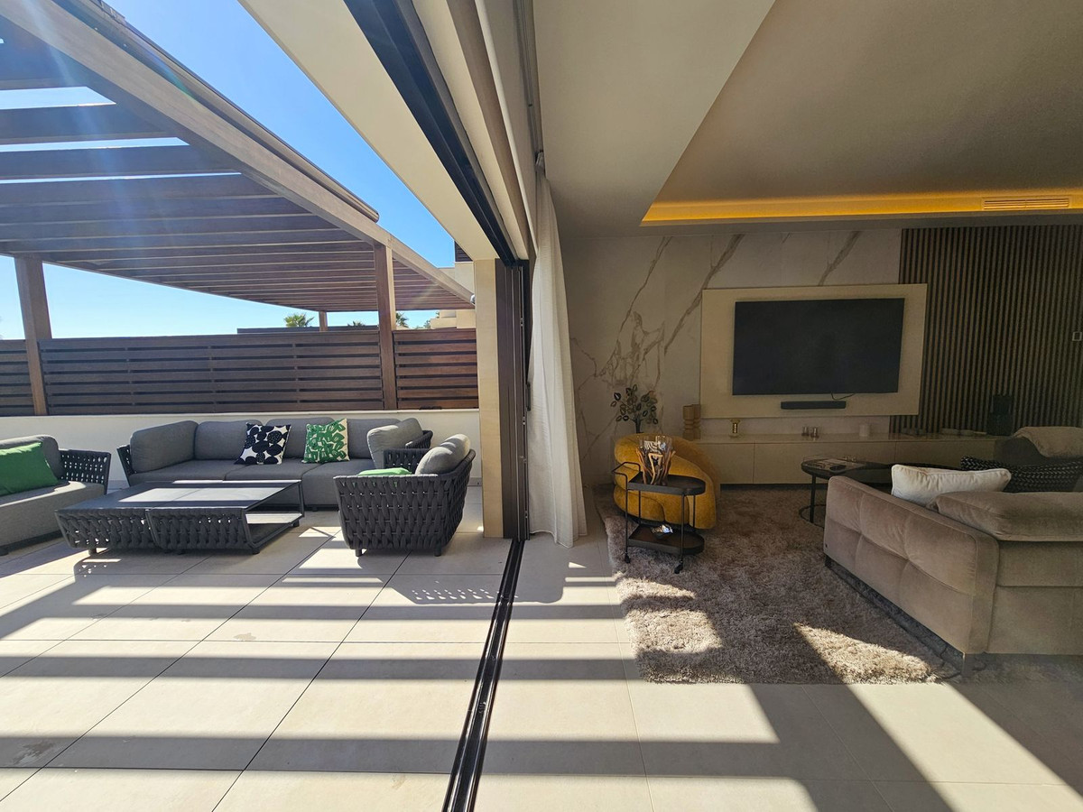 4 Bedroom Townhouse in Estepona - Photo 16