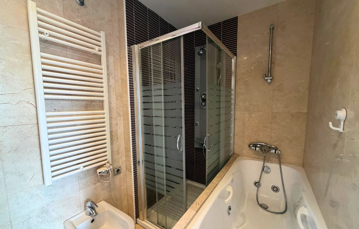 2 Bedroom Penthouse in Casares - Photo 27