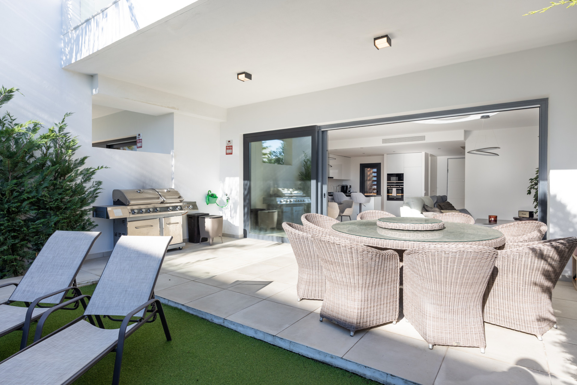 3 Bedroom Townhouse in Estepona - Photo 2