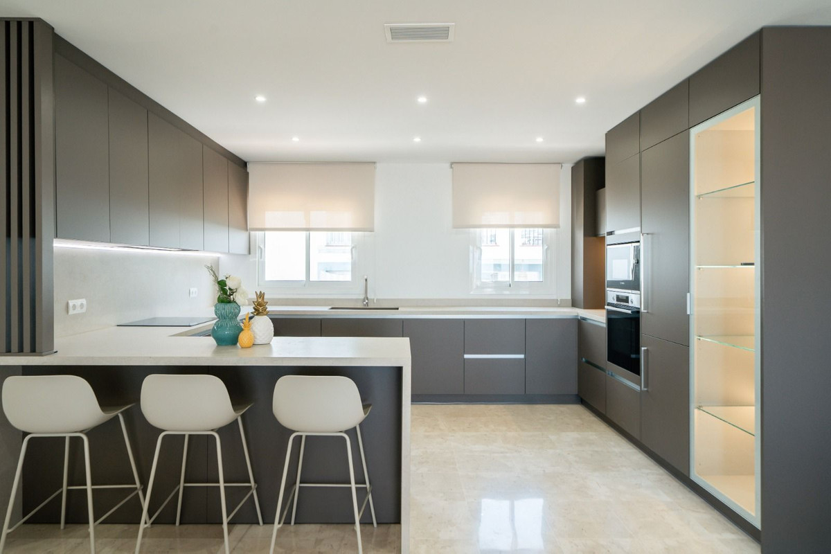 2 Bedroom Penthouse in Benahavís - Photo 12
