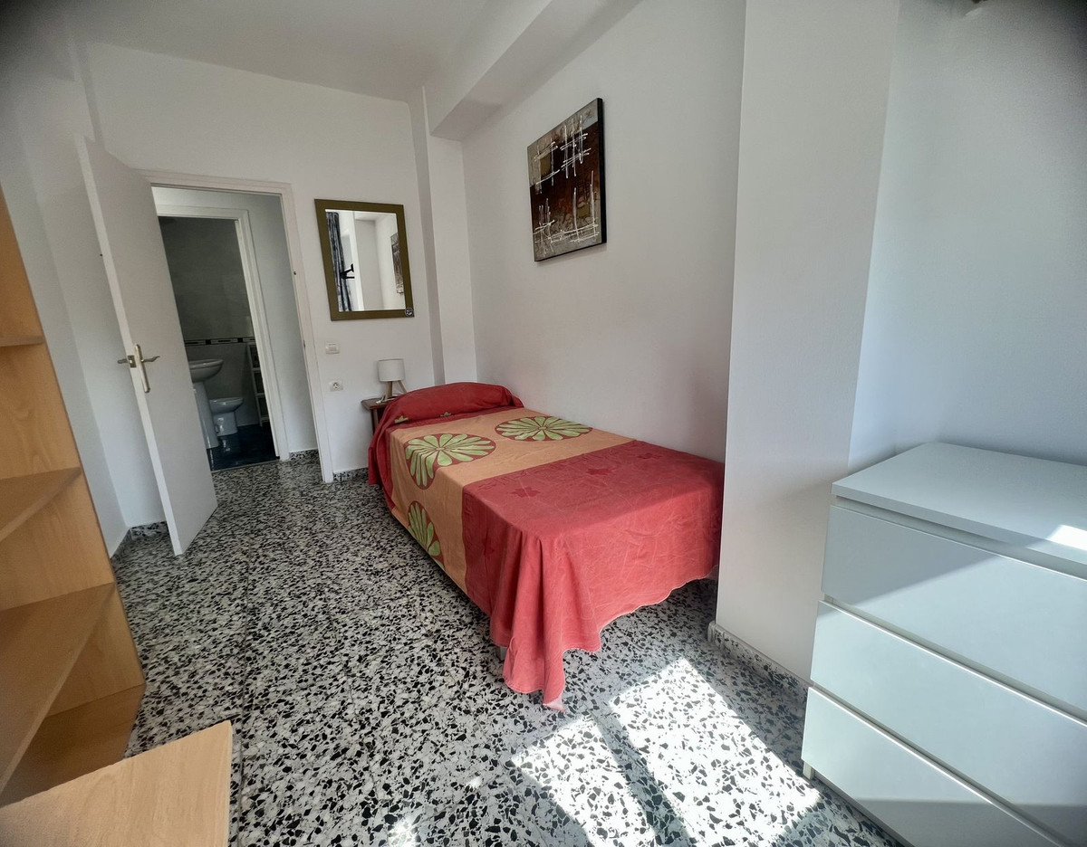 3 Bedroom Apartment in Málaga - Photo 16