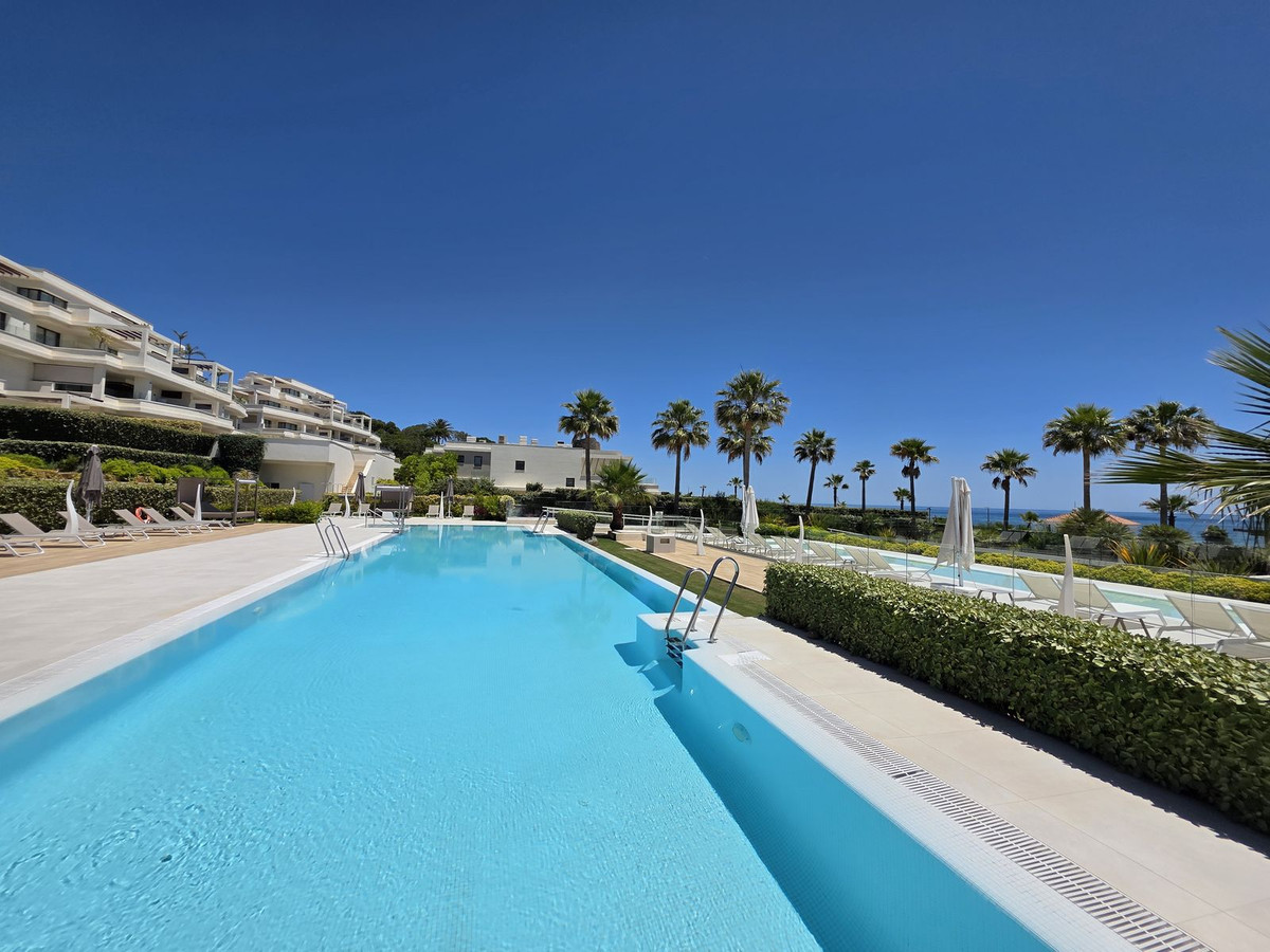 4 Bedroom Townhouse in Estepona - Photo 10