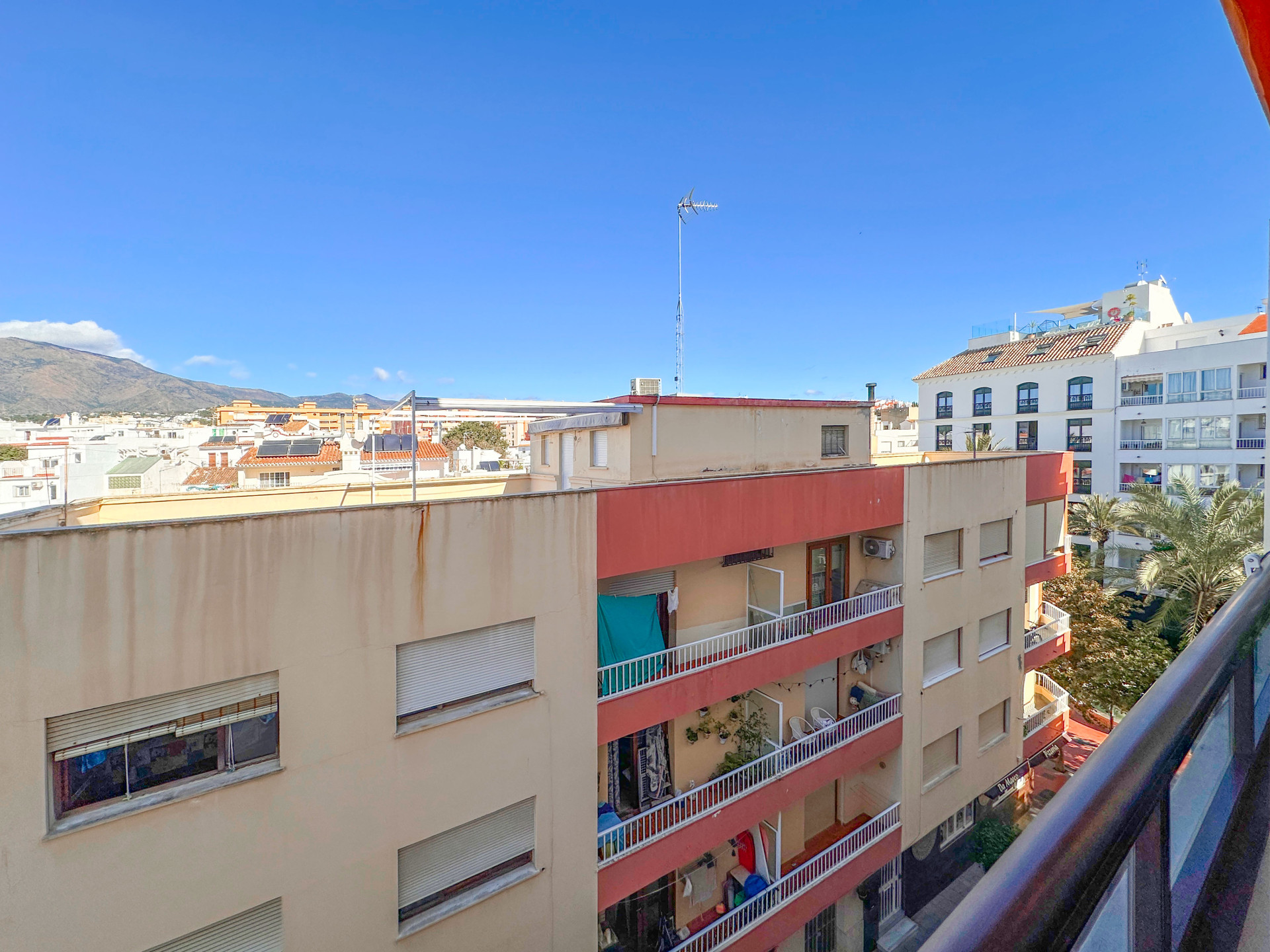 3 Bedroom Apartment in Estepona - Photo 4