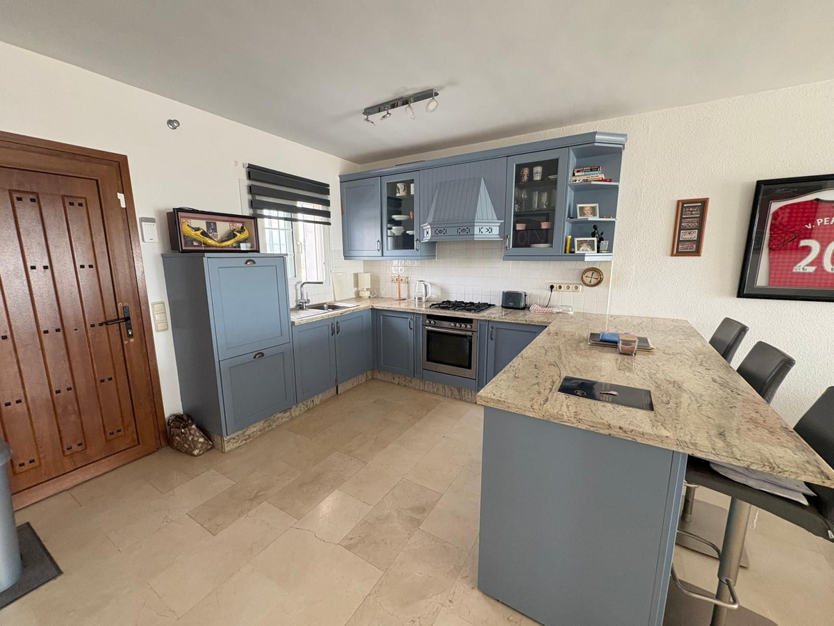 2 Bedroom Apartment in Mijas - Photo 12