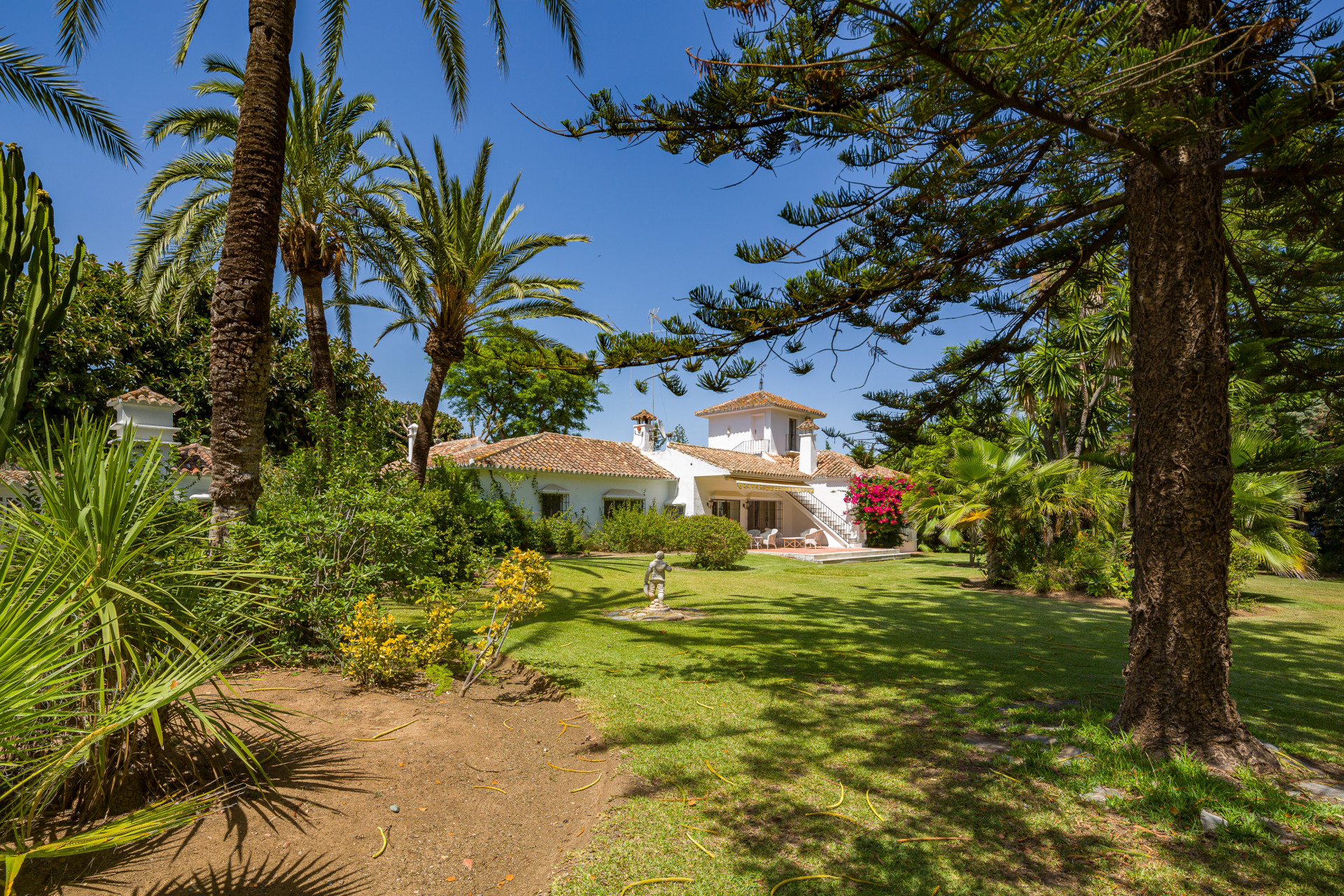 6 Bedroom Villa in San Pedro de Alcántara - Photo 24