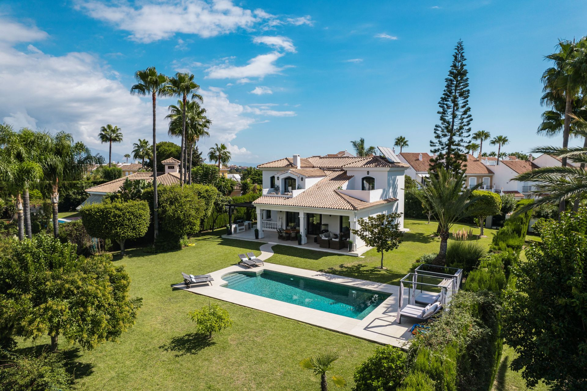 6 Bedroom Villa in Estepona - Photo 2