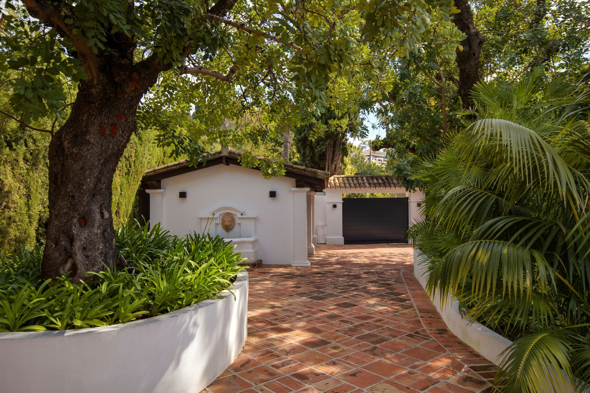 5 Bedroom Villa in Marbella - Photo 48