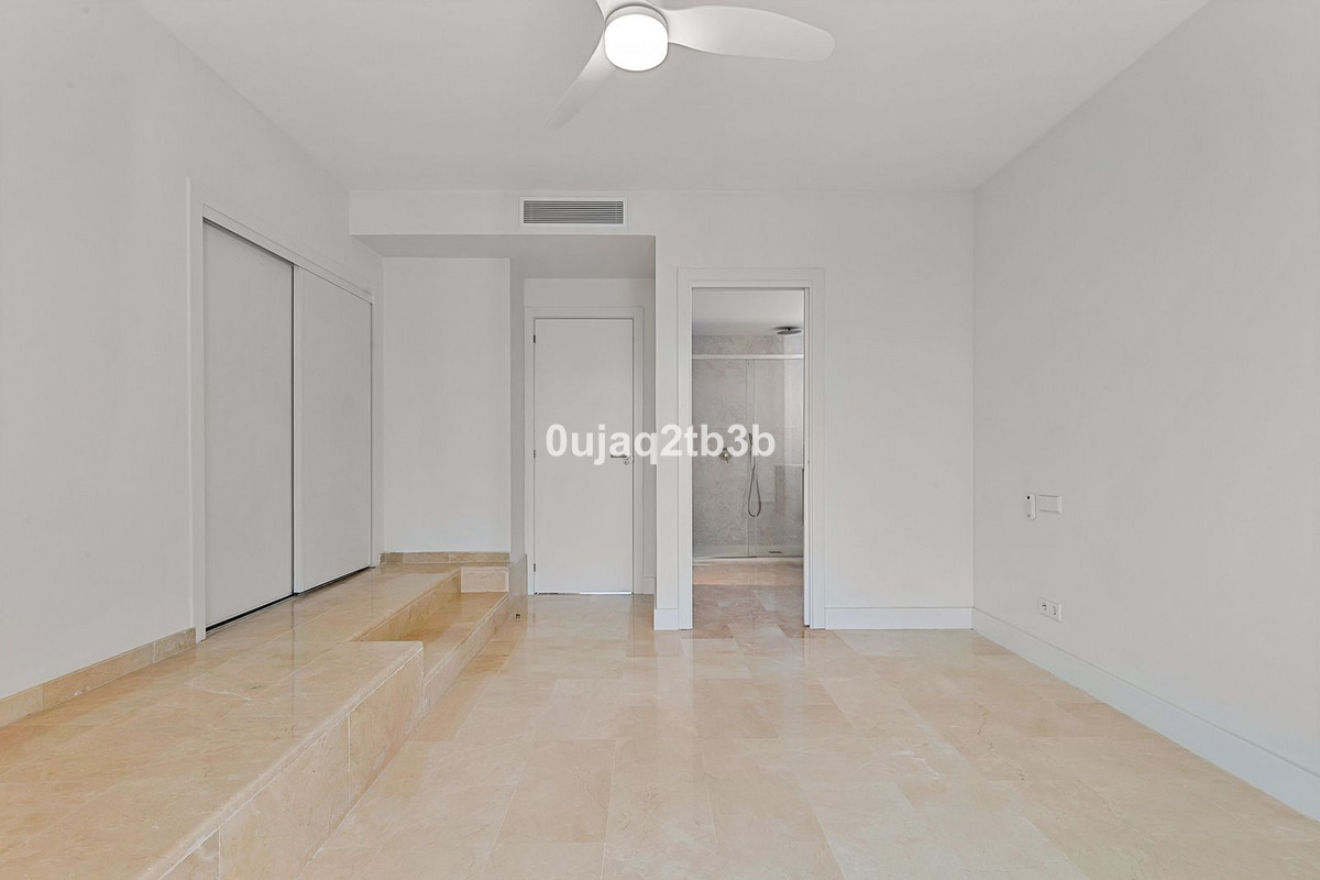 3 Bedroom Apartment in Marbella - Photo 13