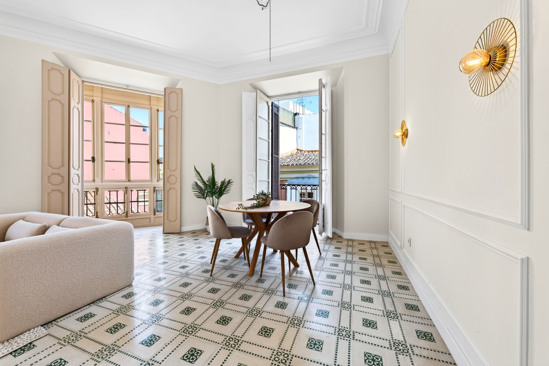 4 Bedroom Apartment in Málaga - Photo 4