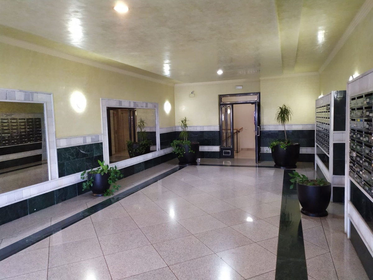 2 Bedroom Apartment in Estepona - Photo 6