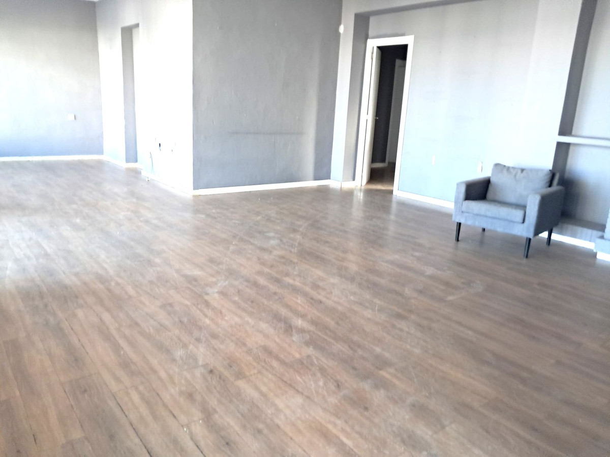 5 Bedroom Villa in Estepona - Photo 22