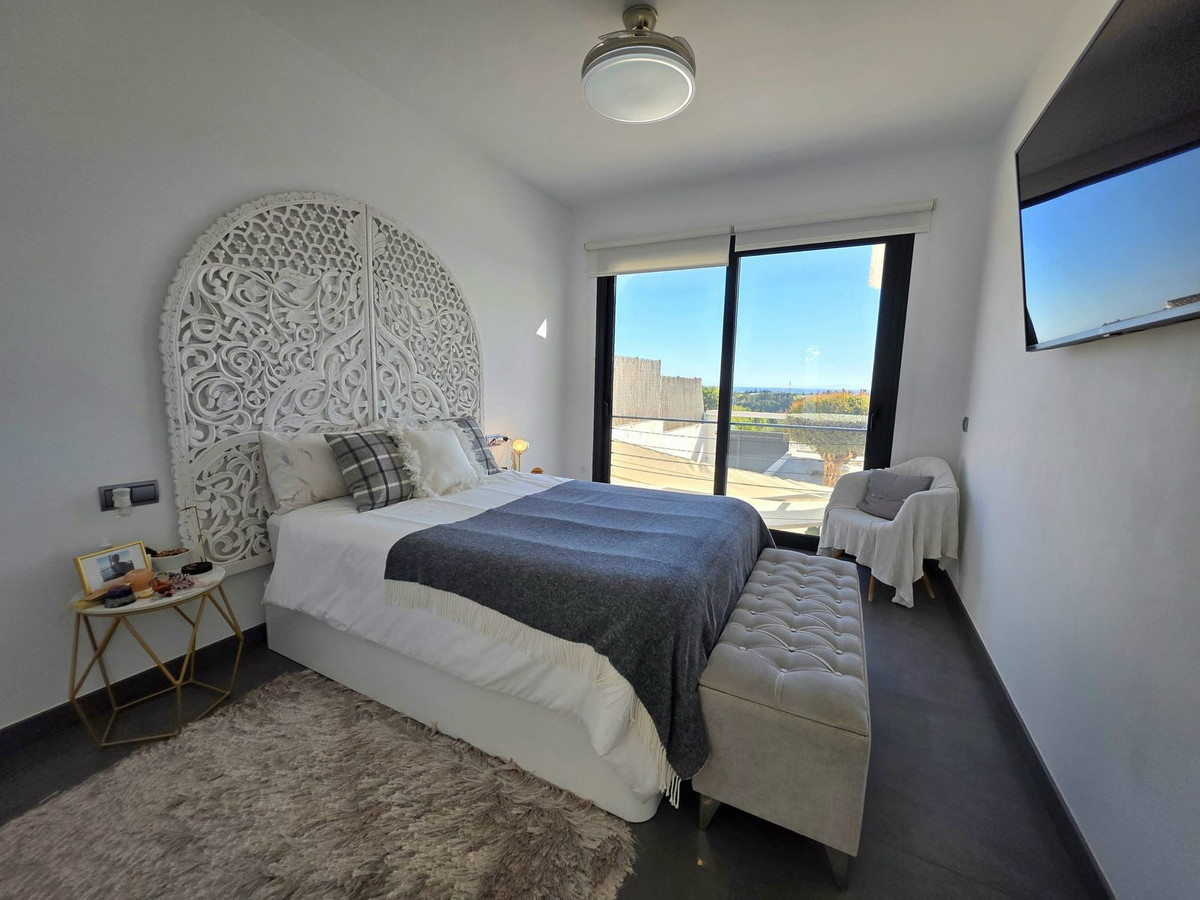 4 Bedroom Villa in Estepona - Photo 21
