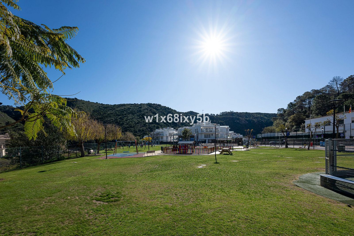 4 Bedroom Apartment in Benahavís - Photo 45
